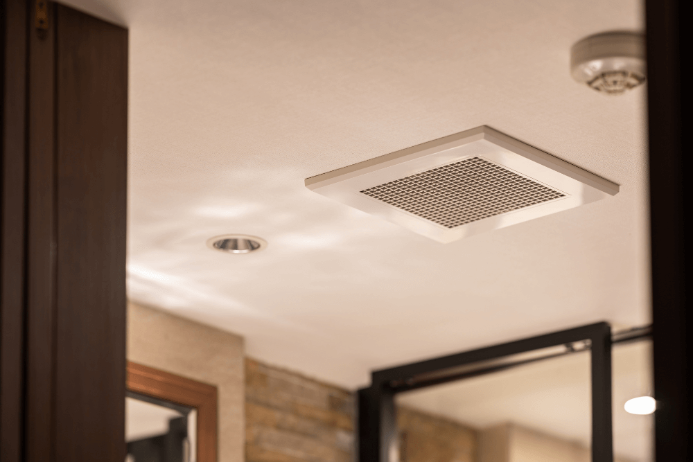 ¿Cómo ventilar un baño sin ventanas?